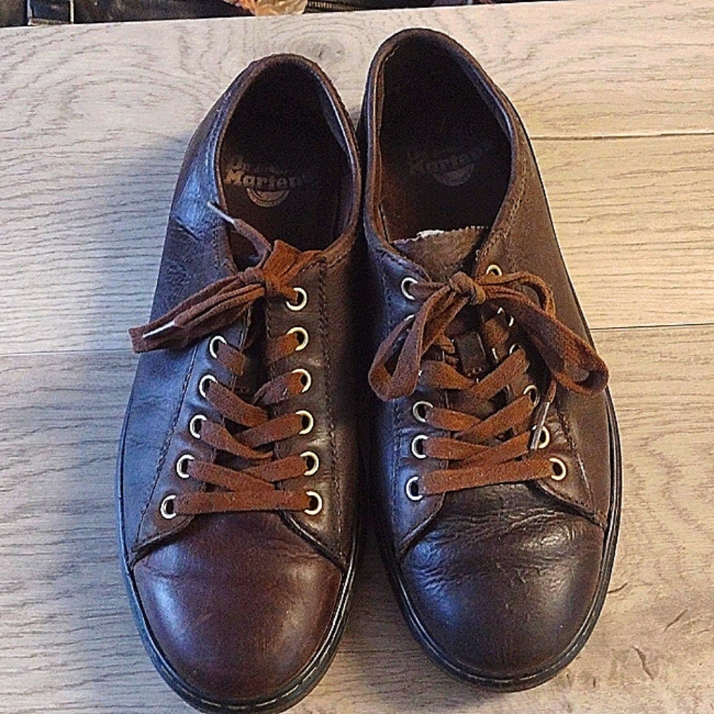 DR. MARTENS SIZE 9 MENS SIZE 10 LADIES LACE UP SLIPPERS OX